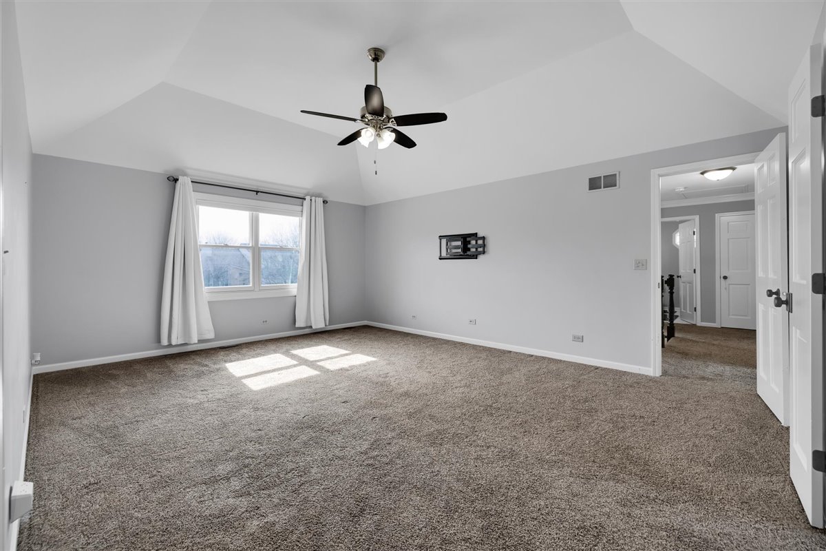 607 Cottage Road Batavia, IL 60510 - Photo 29 of 36 an empty room with windows and closet