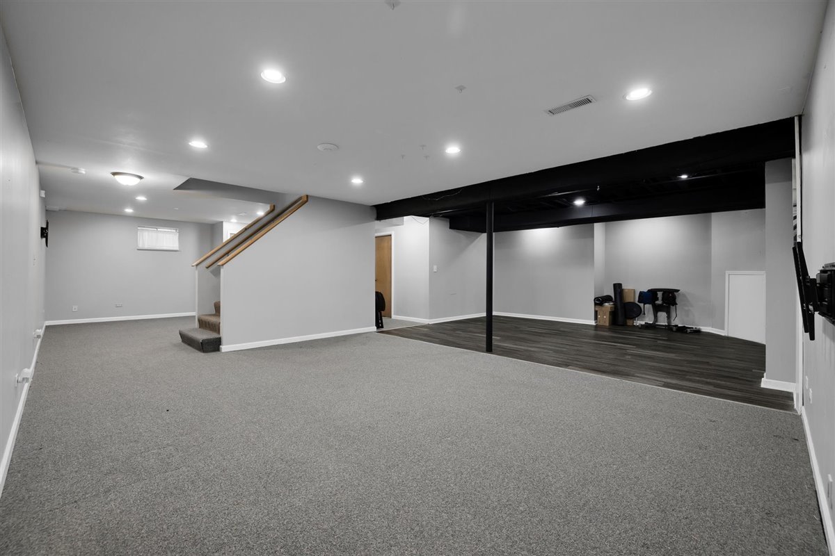 607 Cottage Road Batavia, IL 60510 - Photo 31 of 36 a big room with gym equipment