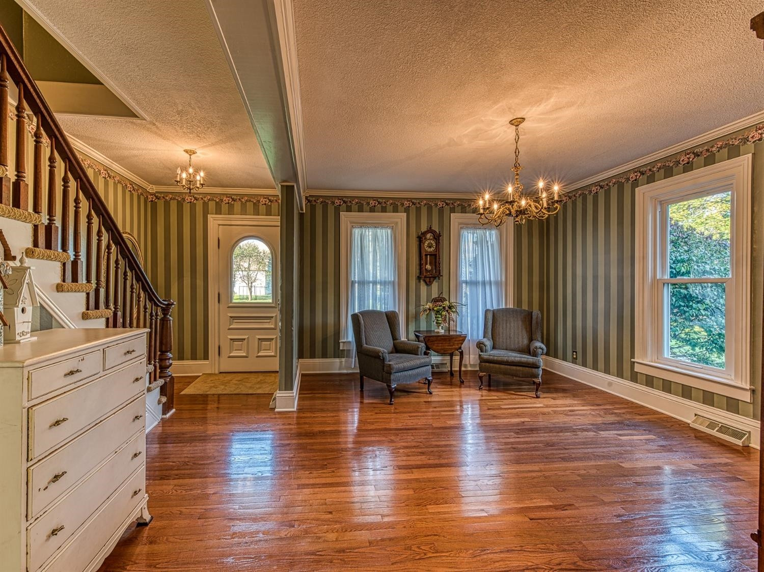 8749 North Custer Road Monroe, MI 48162 - Photo 9 of 42 Large living room with hardwood floors