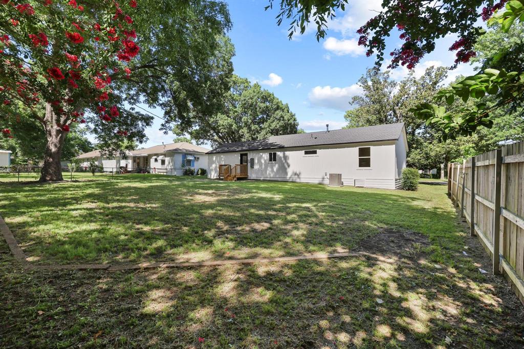 709 Lipscomb Street Bonham, TX 75418 - Photo 31 of 33