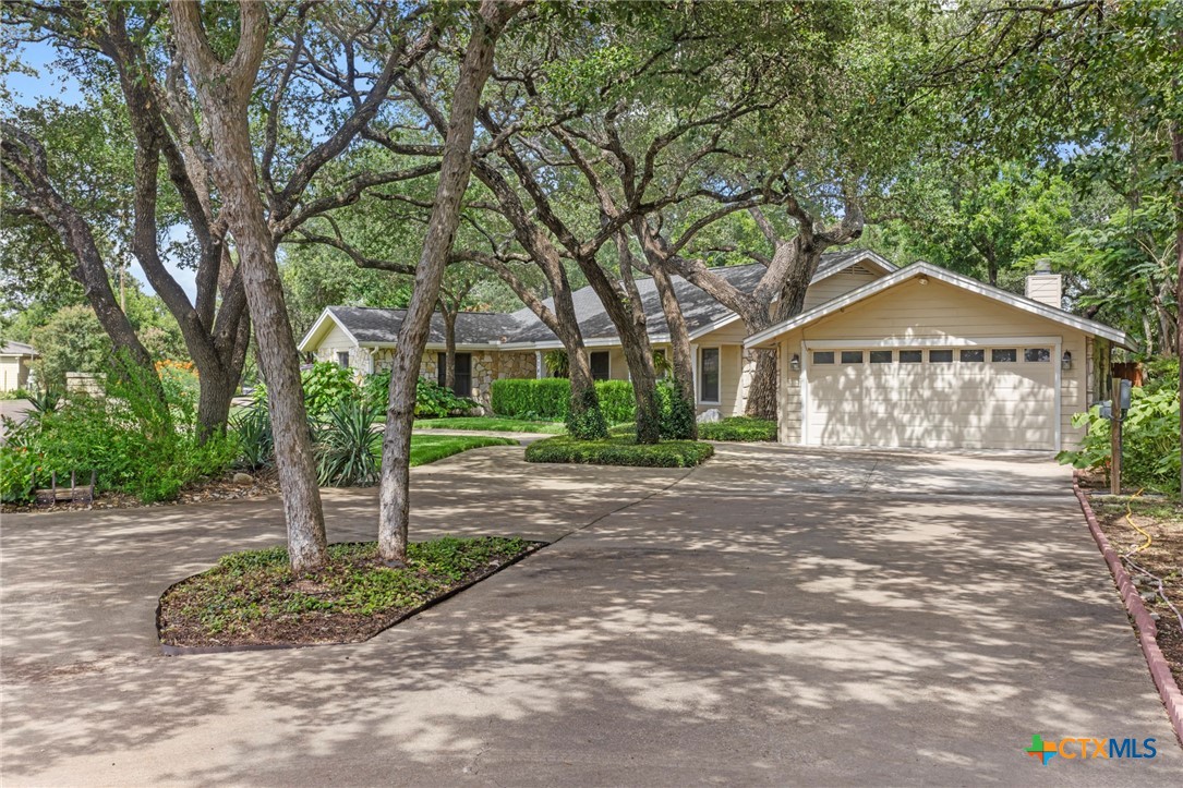 3745-3735 Canyon Heights Road Belton, TX 76513 - Photo 4 of 33 a front view of a house with garden