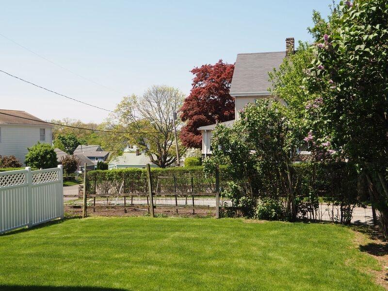 189 Hollow Tree Ridge Road Darien, CT 06820 - Photo 3 of 27 a view of a park with trees