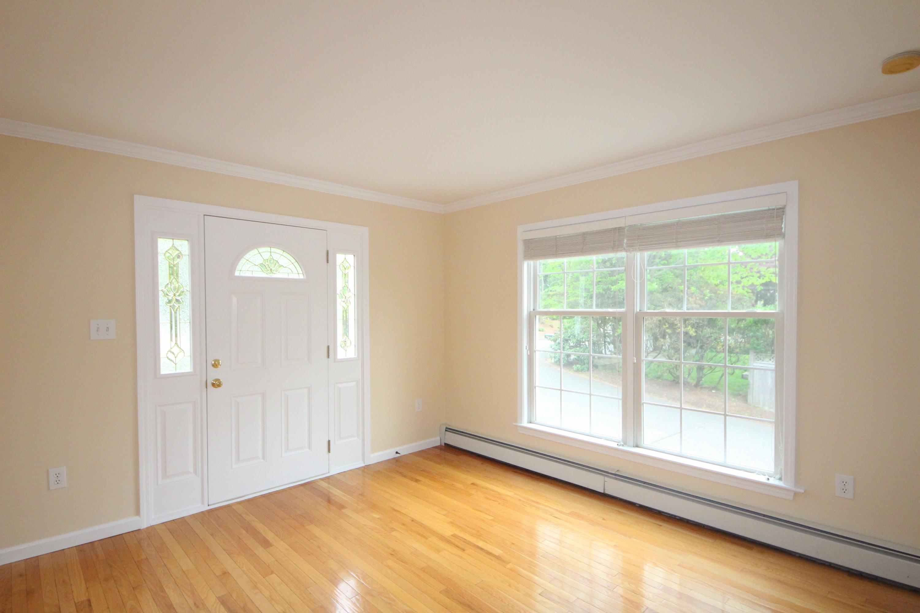 189 Hollow Tree Ridge Road Darien, CT 06820 - Photo 6 of 27 a view of an empty room with a window