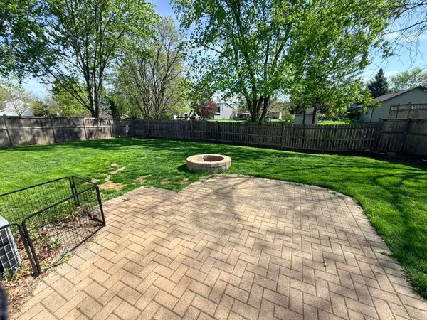 $3,095 | 2338 Woodview Lane, Naperville, IL 60565