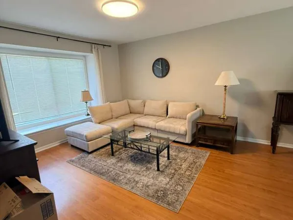 $3,095 | 2338 Woodview Lane, Naperville, IL 60565