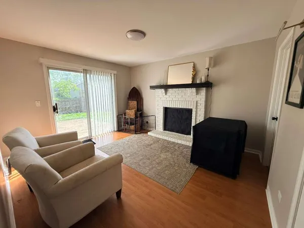 $3,095 | 2338 Woodview Lane, Naperville, IL 60565
