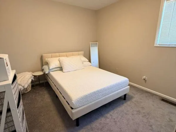 $3,095 | 2338 Woodview Lane, Naperville, IL 60565