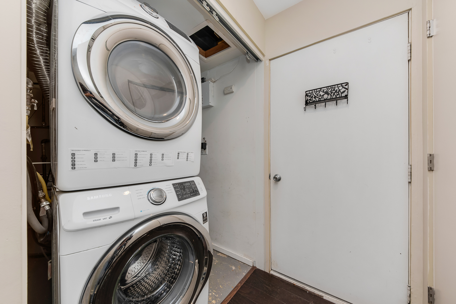 641 West Willow Street, Unit 140 Chicago, IL 60614 - Photo 16 of 22 a view of entryway with washer and dryer