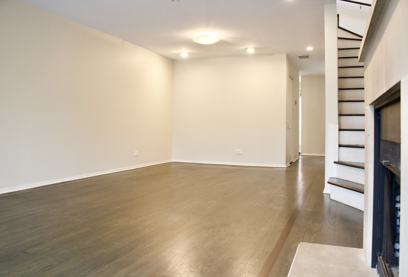641 West Willow Street, Unit 140 Chicago, IL 60614 - Photo 10 of 22 an empty room with wooden floor and entryway
