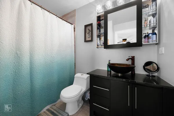 $389,900 | 7504 Claridge Drive, Unit E, Bridgeview, IL 60455