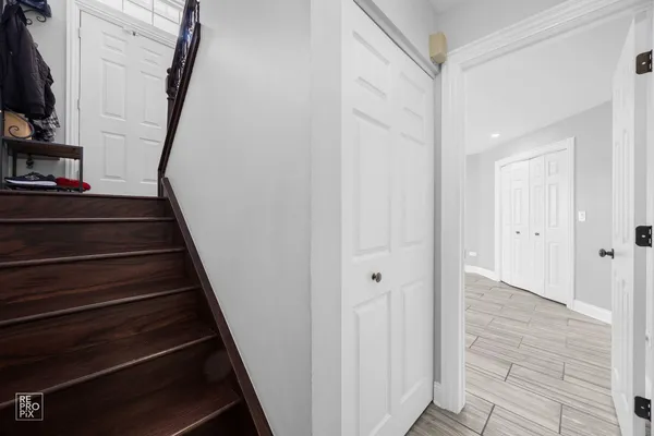 $389,900 | 7504 Claridge Drive, Unit E, Bridgeview, IL 60455