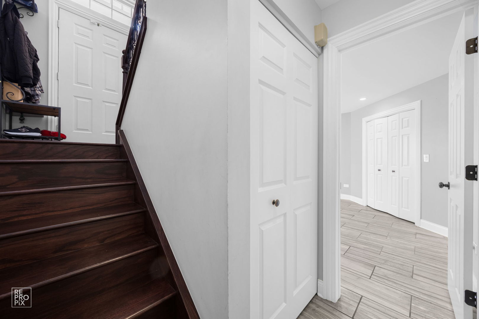 7504 Claridge Drive, Unit E Bridgeview, IL 60455 - Photo 21 of 25 a view of an entryway