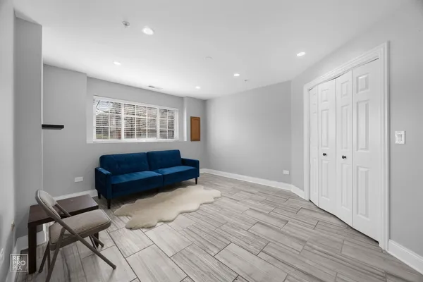 $389,900 | 7504 Claridge Drive, Unit E, Bridgeview, IL 60455
