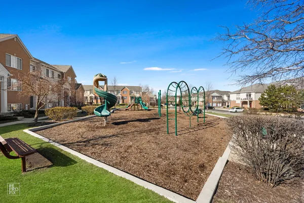 $389,900 | 7504 Claridge Drive, Unit E, Bridgeview, IL 60455