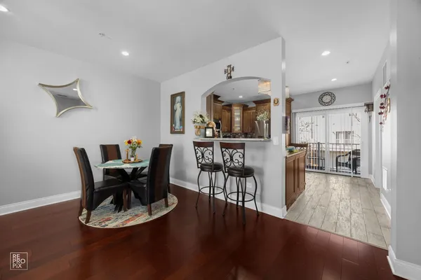 $389,900 | 7504 Claridge Drive, Unit E, Bridgeview, IL 60455