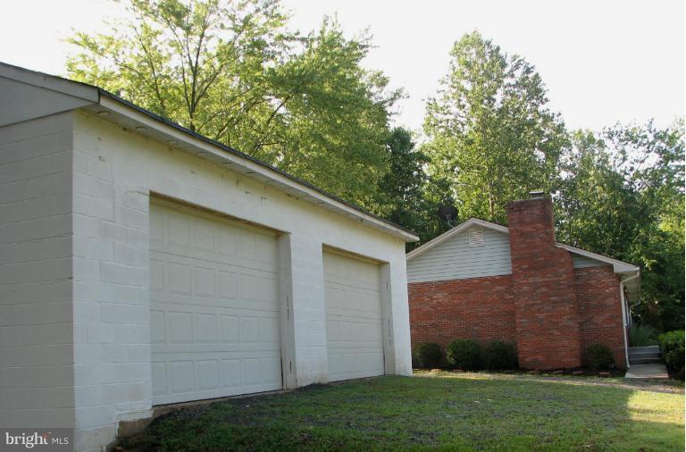 7218 Wilson Road Marshall, VA 20115 - Photo 1 of 30 a front view of house with garden