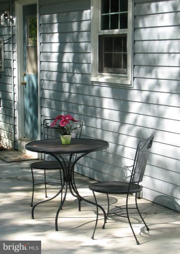 7218 Wilson Road Marshall, VA 20115 - Photo 4 of 30 a backyard of a house with table and chairs