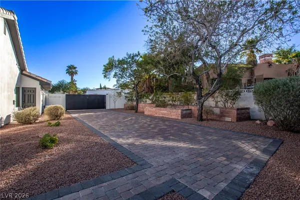 $4,695 | 4785 North Grand Canyon Drive, Las Vegas, NV 89129