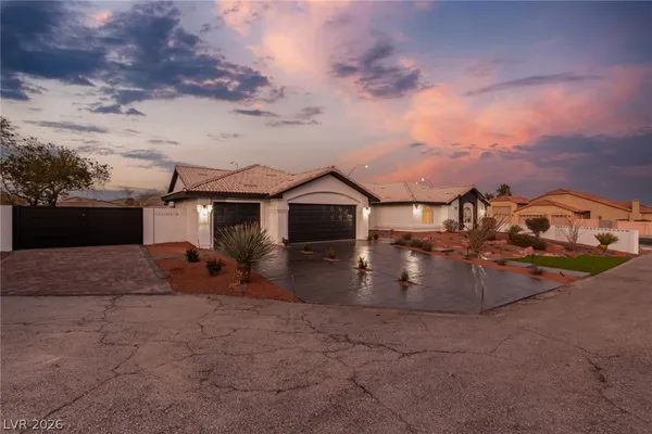 $4,695 | 4785 North Grand Canyon Drive, Las Vegas, NV 89129