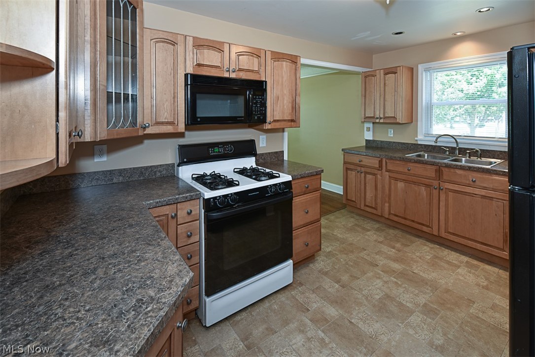 1651 Lyndhurst Road Lyndhurst, OH 44124 - Photo 11 of 34