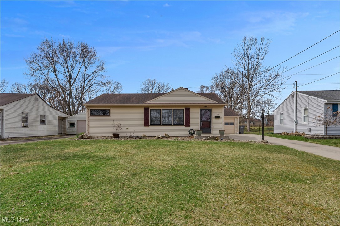 2702 Brunswick Road Youngstown, OH 44511 - Photo 1 of 18 View of front facade featuring a front lawn and concrete driveway