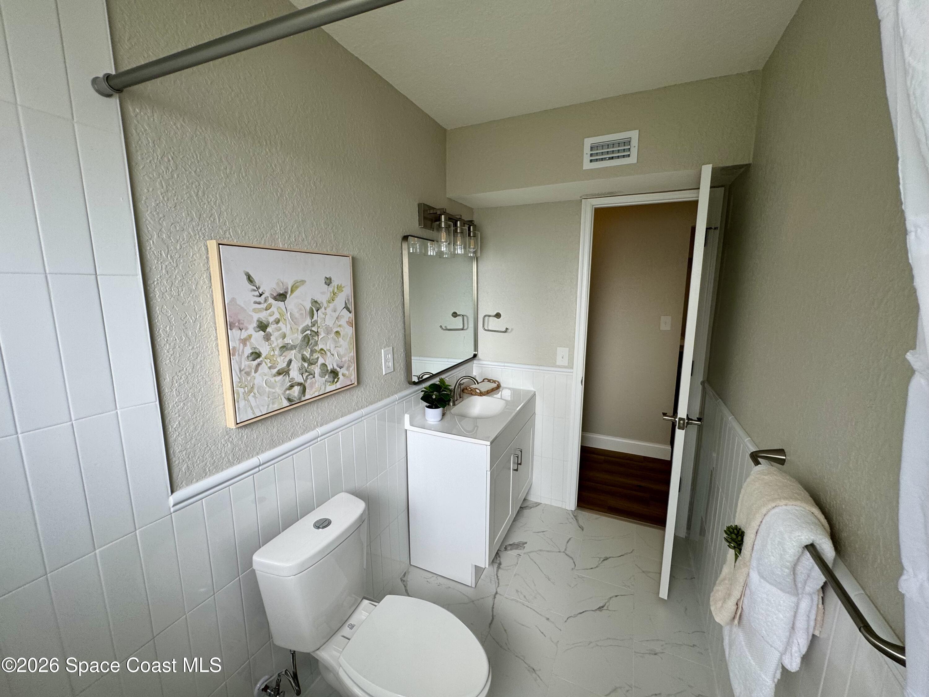 2252 Laden Road Melbourne, FL 32935 - Photo 20 of 48 Hall bath
