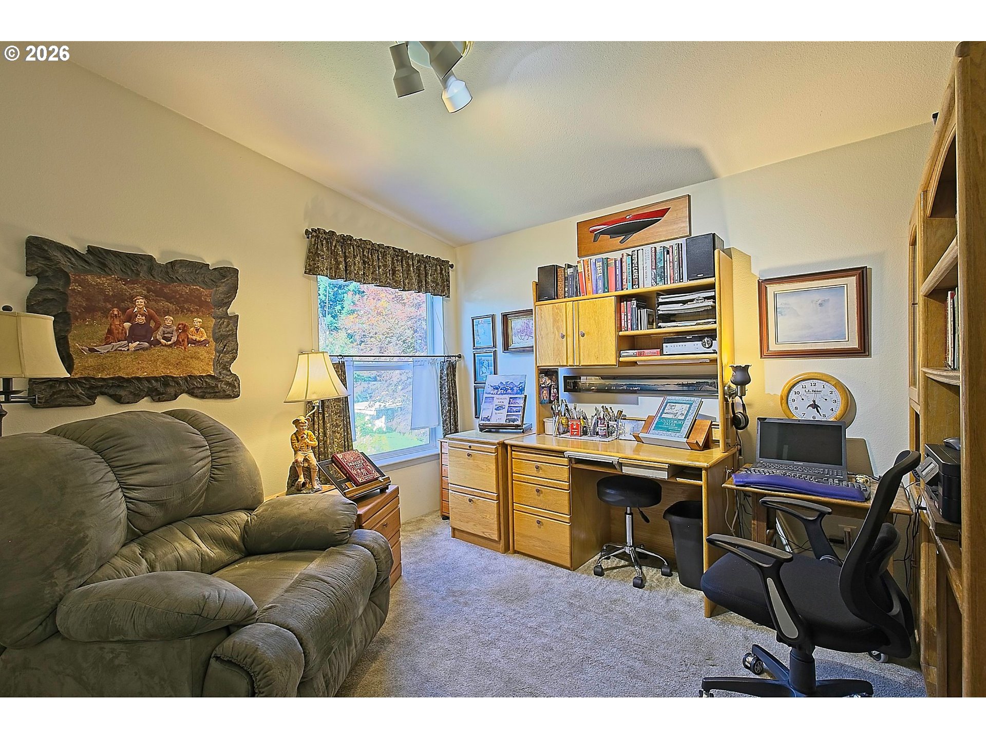 1630 Wallace Road Northwest Salem, OR 97304 - Photo 18 of 24 a living room with a couch and piano table