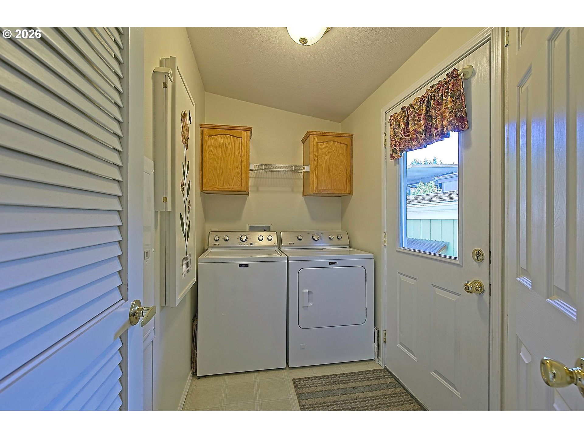 1630 Wallace Road Northwest Salem, OR 97304 - Photo 20 of 24 a bathroom with a sink and mirror