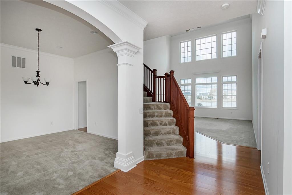 10564 Cloverfield Circle Fishers, IN 46038 - Photo 3 of 24