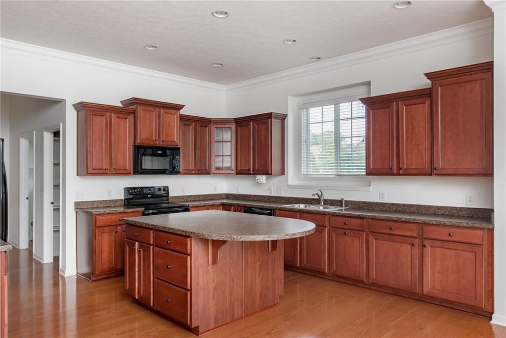 10564 Cloverfield Circle Fishers, IN 46038 - Photo 9 of 24