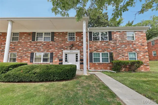 $83,500 | 3202 Denmark Drive, Unit C, Bridgeton, MO 63044