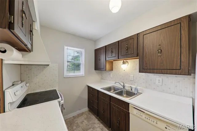 $83,500 | 3202 Denmark Drive, Unit C, Bridgeton, MO 63044