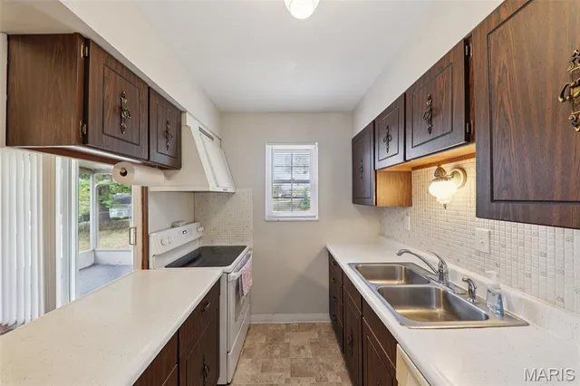 $83,500 | 3202 Denmark Drive, Unit C, Bridgeton, MO 63044