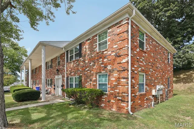 $83,500 | 3202 Denmark Drive, Unit C, Bridgeton, MO 63044