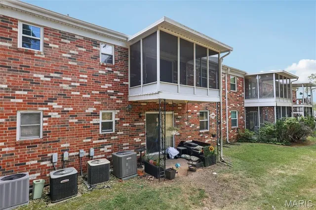 $83,500 | 3202 Denmark Drive, Unit C, Bridgeton, MO 63044