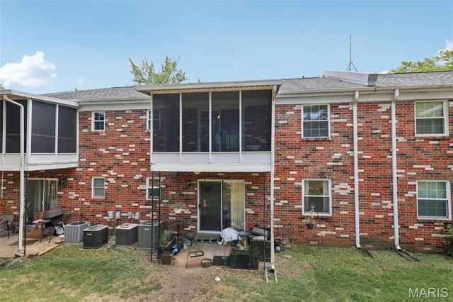 $83,500 | 3202 Denmark Drive, Unit C, Bridgeton, MO 63044