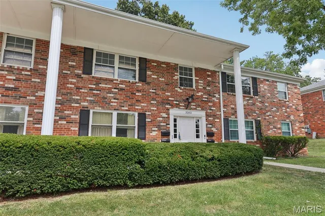 $83,500 | 3202 Denmark Drive, Unit C, Bridgeton, MO 63044