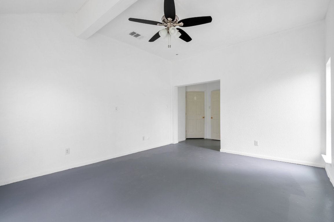 14325 South Turnersville Road Buda, TX 78610 - Photo 15 of 35 Primary bedroom features vaulted ceilings