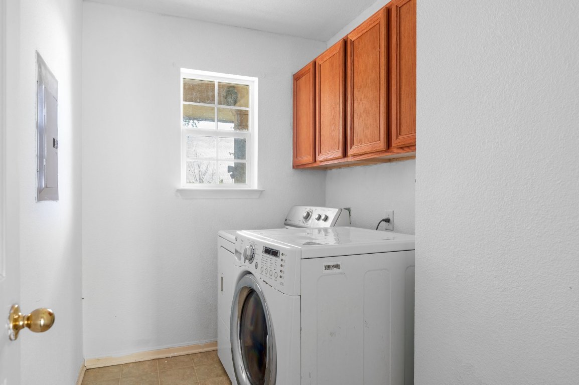 14325 South Turnersville Road Buda, TX 78610 - Photo 23 of 35 Laundry room