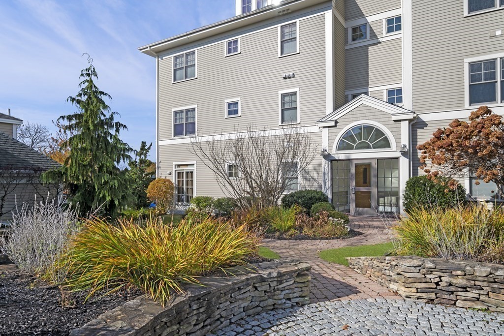 36 Intrepid Circle, Unit 303 Marblehead, MA 01945 - Photo 4 of 22 a front view of a house with a garden