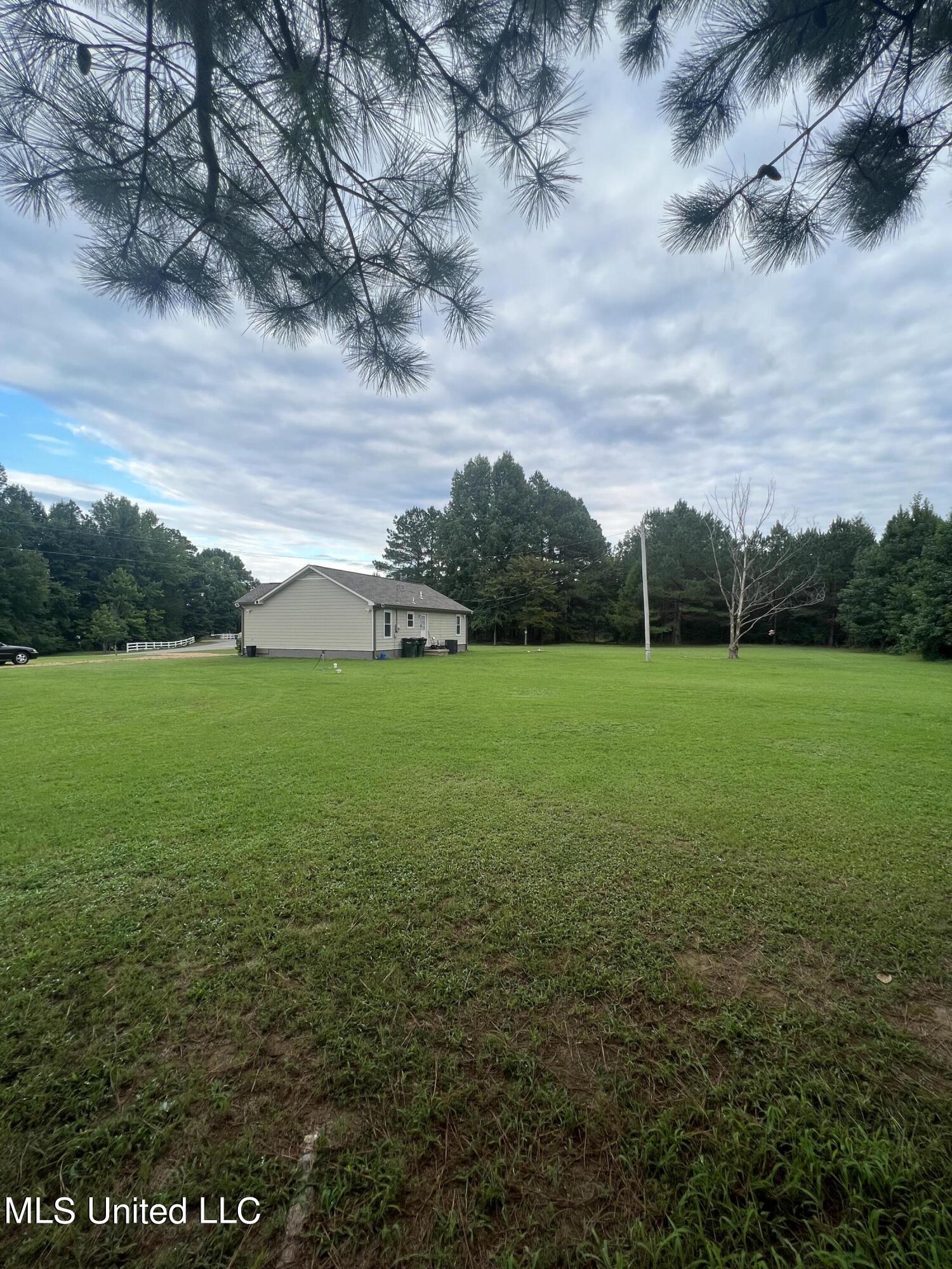5174 Smith Grove Road Holly Springs, MS 38635 - Photo 3 of 11 IMG-9894