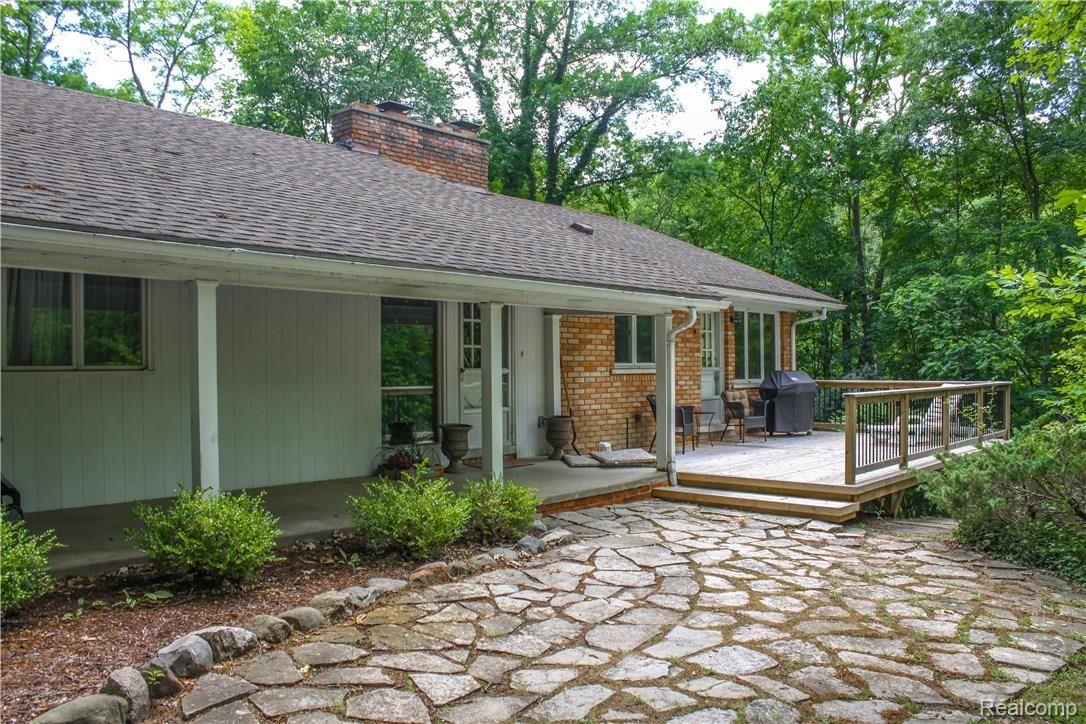 34000 Quaker Valley Road Farmington, MI 48331 - Photo 33 of 34 IMG_0428.jpg