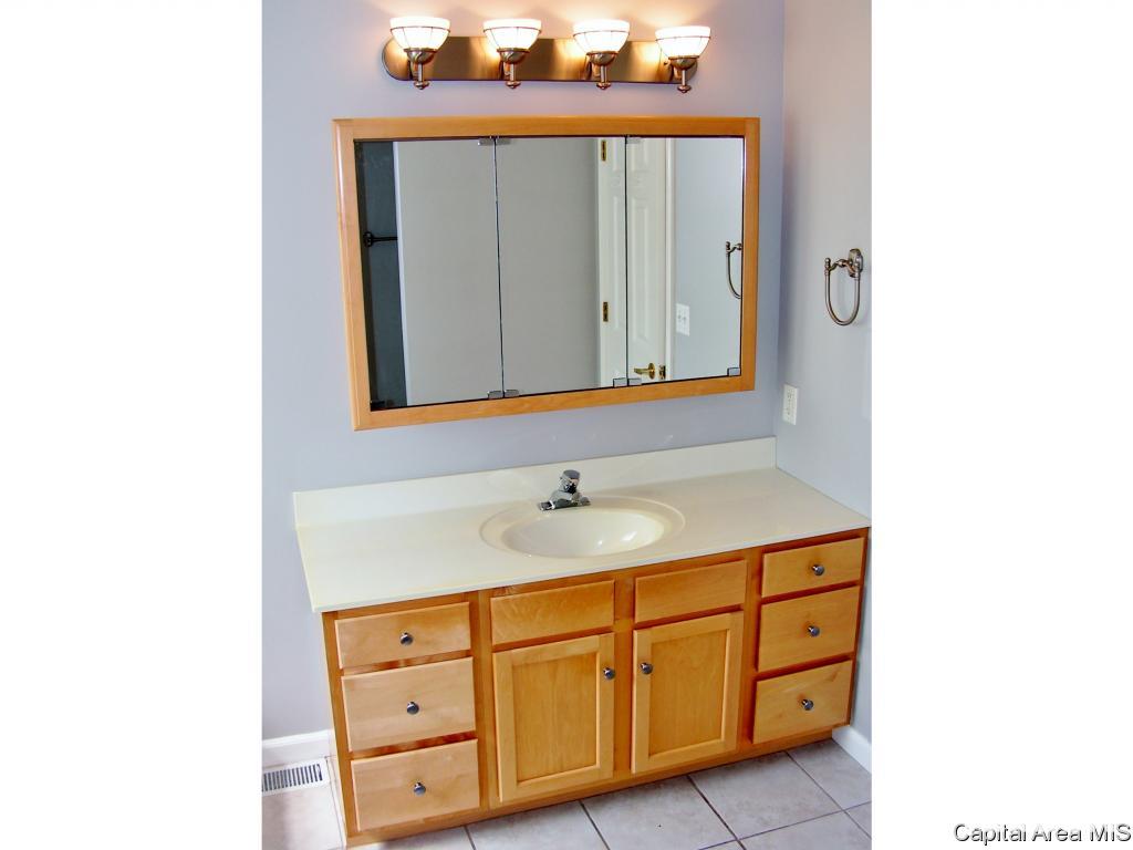 4530 Longfellow Drive Springfield, IL 62711 - Photo 28 of 36