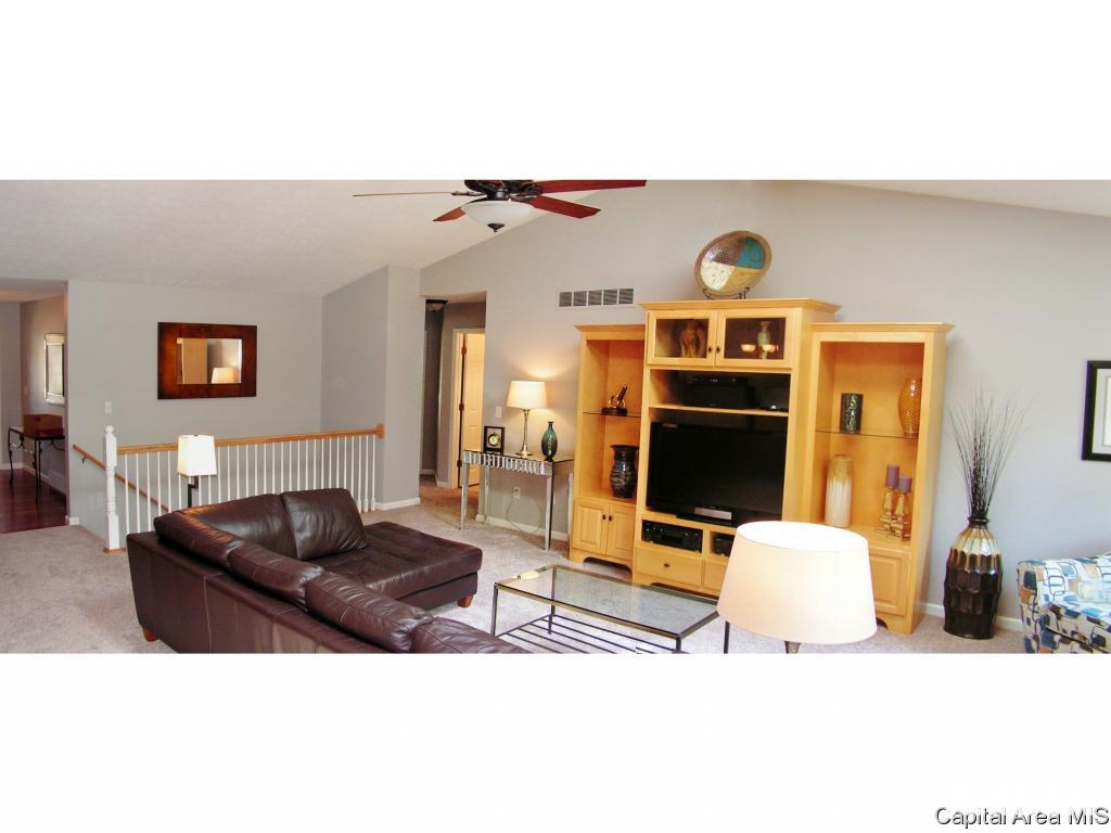 4530 Longfellow Drive Springfield, IL 62711 - Photo 4 of 36