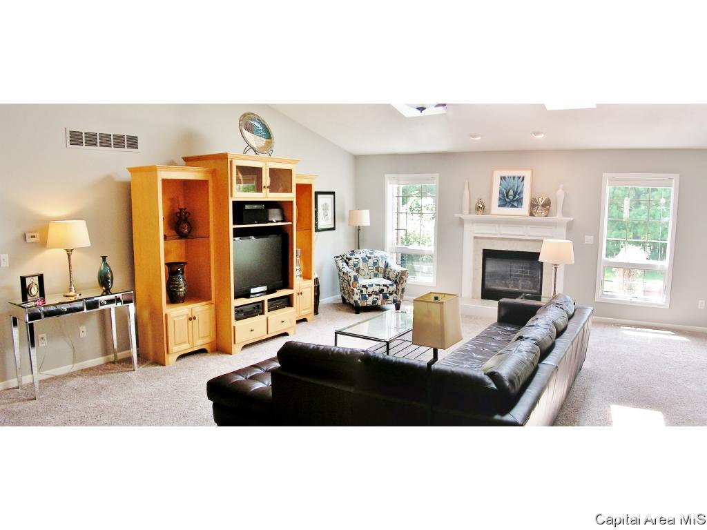 4530 Longfellow Drive Springfield, IL 62711 - Photo 5 of 36