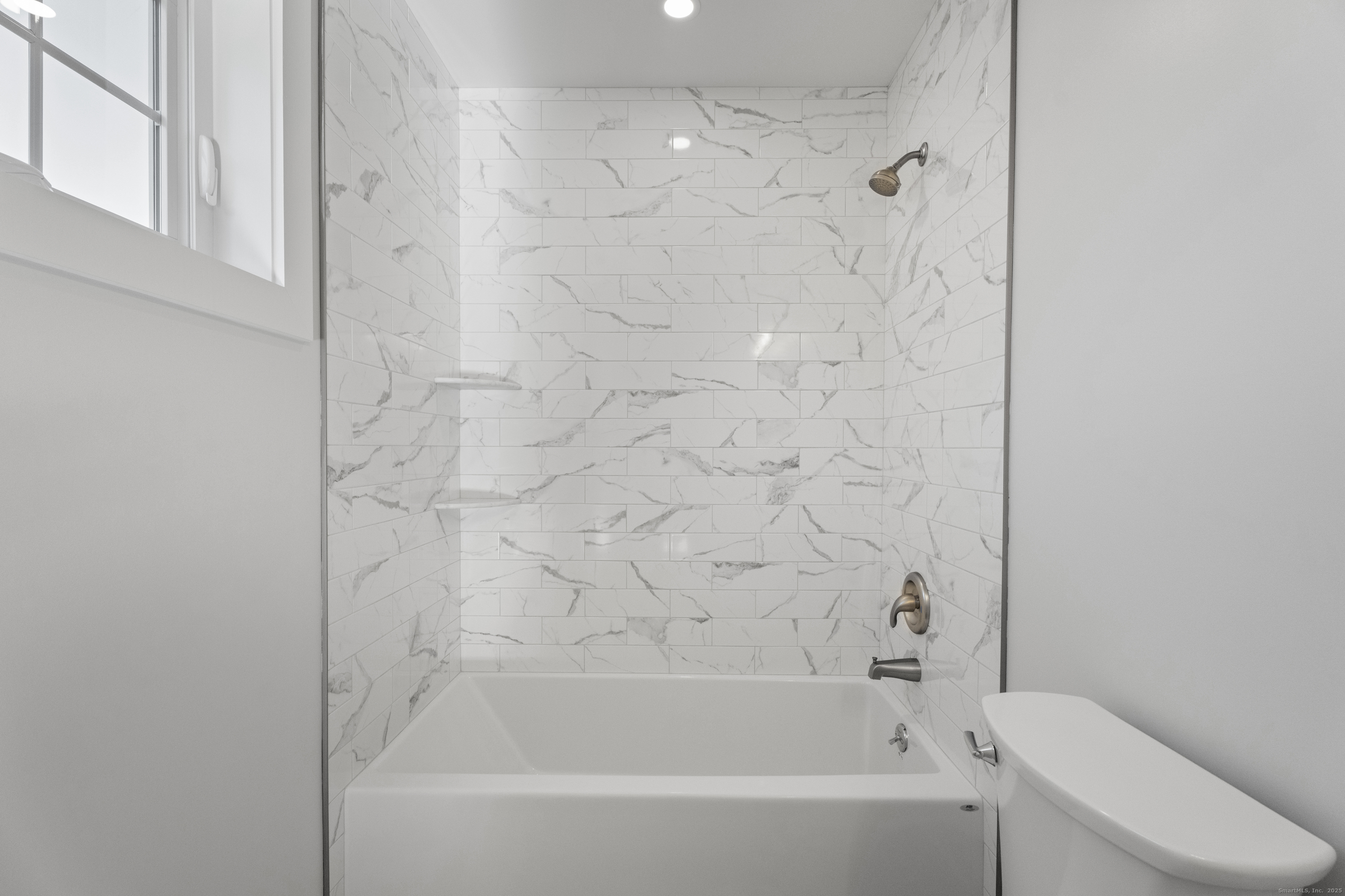 34 Ivy Hill Road, Unit 34 Waterford, CT 06385 - Photo 22 of 33 a bathroom with a bathtub and a shower