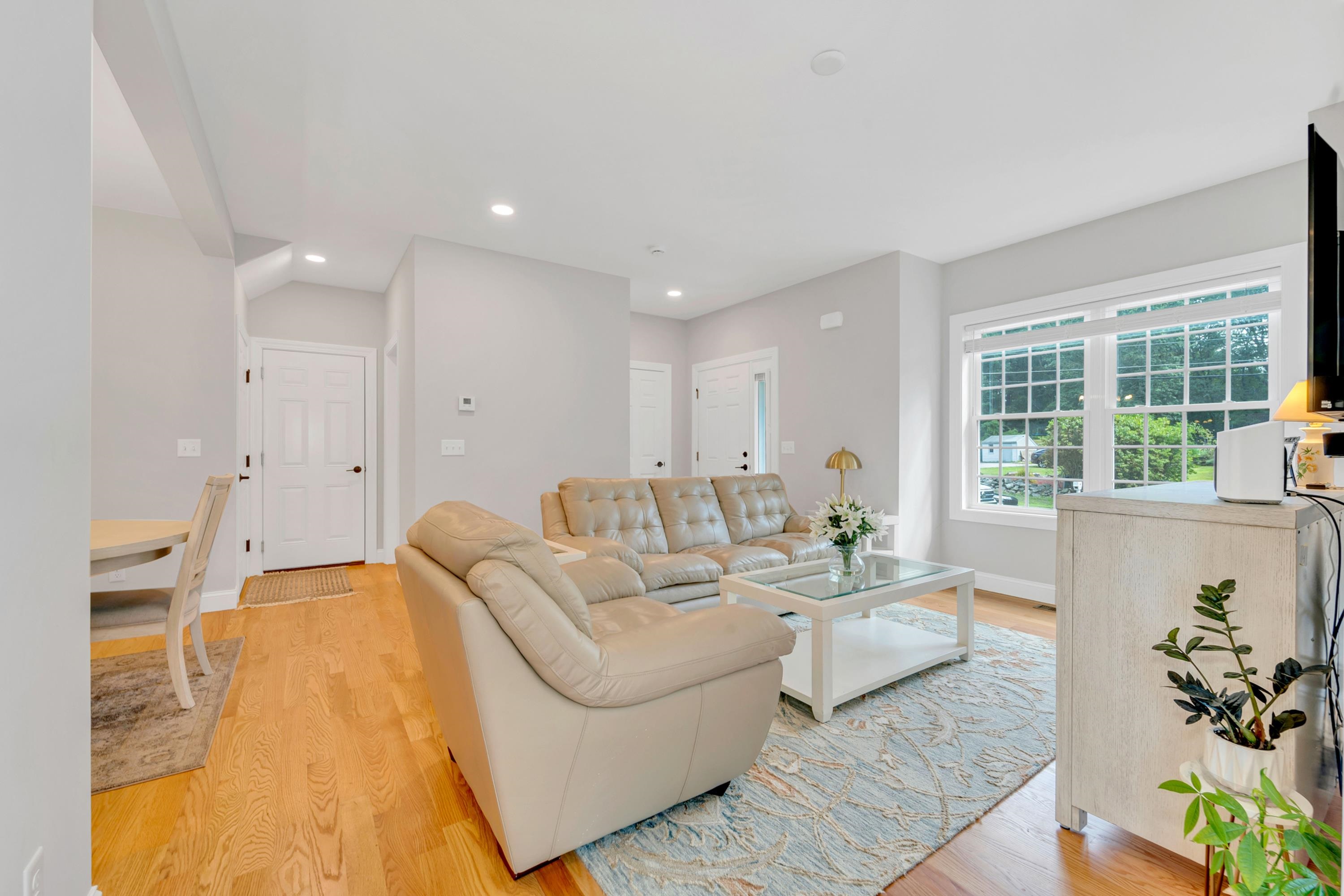 57 Hardy Road Londonderry, NH 03053 - Photo 4 of 60