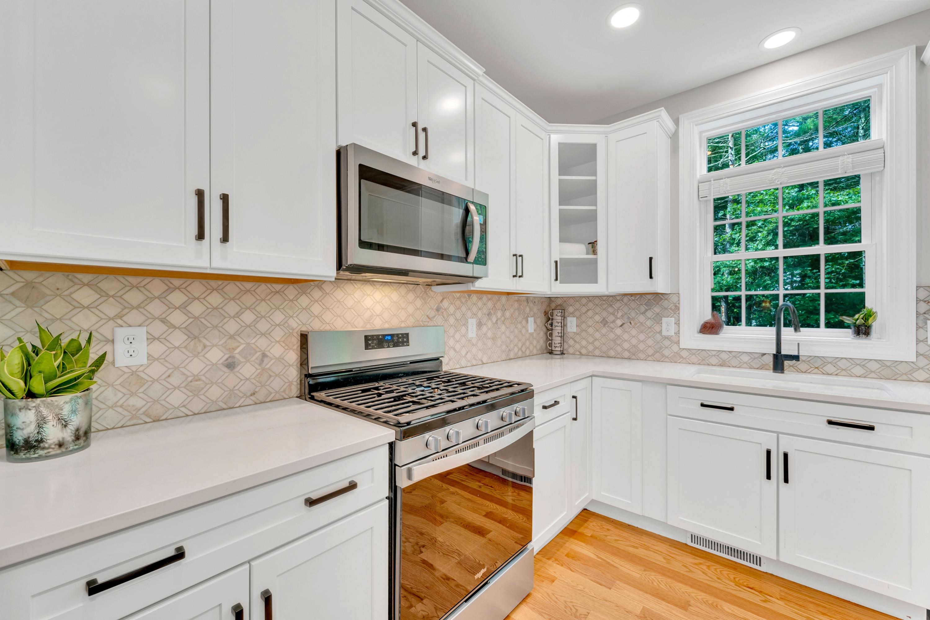 57 Hardy Road Londonderry, NH 03053 - Photo 8 of 60