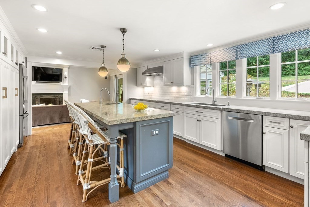 44 Gatewood Drive Needham, MA 02492 - Photo 4 of 27