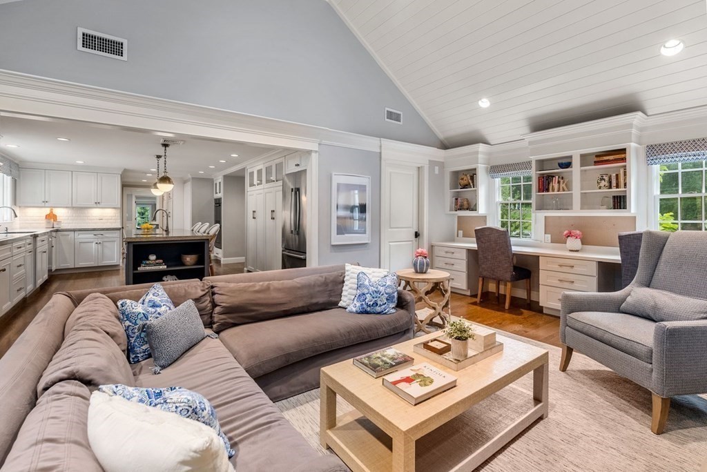 44 Gatewood Drive Needham, MA 02492 - Photo 6 of 27